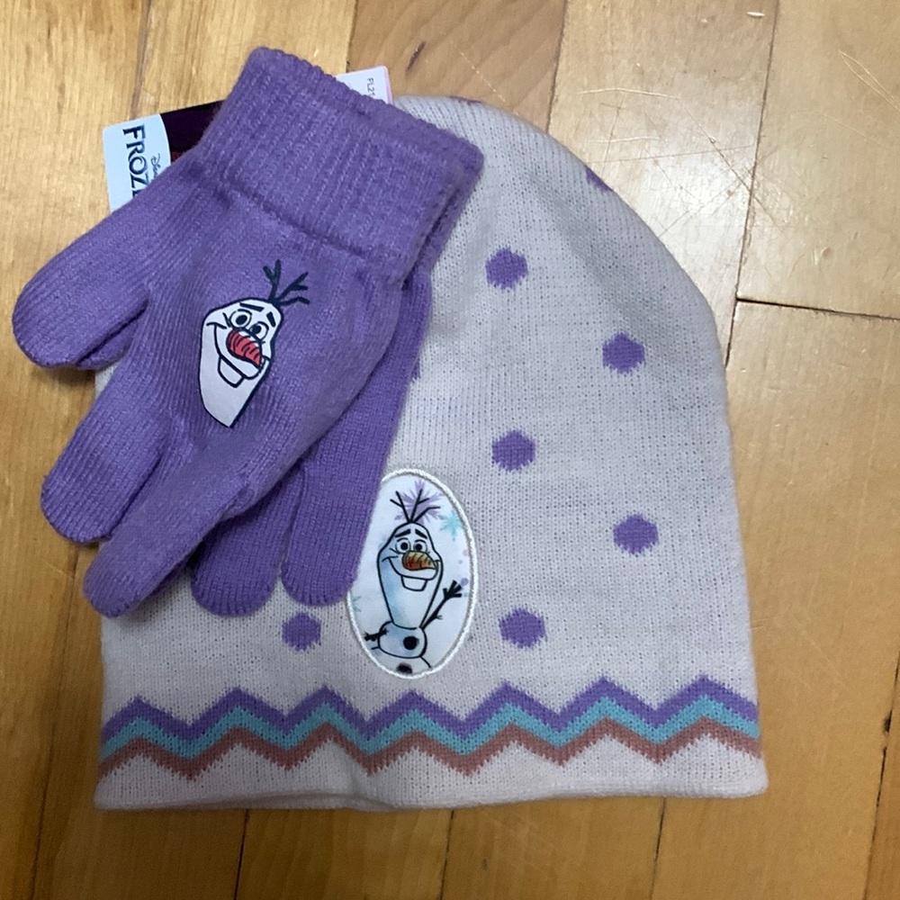 Frozen hat and mittens